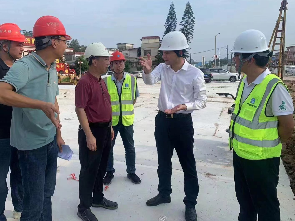 区交通运输局主要领导靠前指挥，现场督导施工单位加大资源要素投入、强化施工安全质量管理.jpg