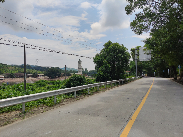 06 农村公路交通安全隐患整治.jpg