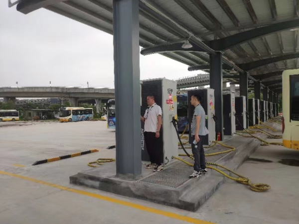 检查公交站场.jpg