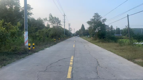 2025年12月底完成县道X531线湾东路段升级改造工程（施工前） (2).jpg