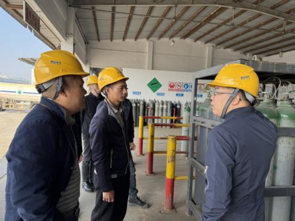 220260128 燕雨直播
交通运输行业党委开展货车司机群体新春慰问活动（机关党委）.jpg